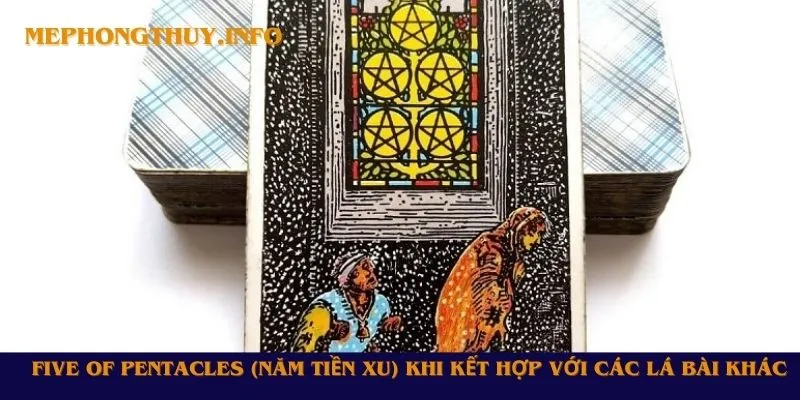 Five of Pentacles (Năm Tiền Xu) khi kết hợp với các lá bài khác